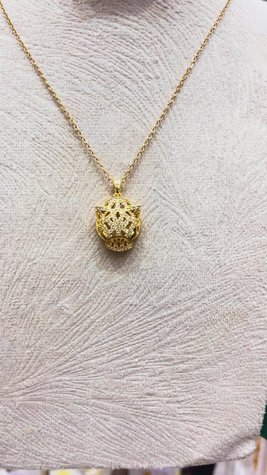 Collier Gold Jaguar - stainless steel